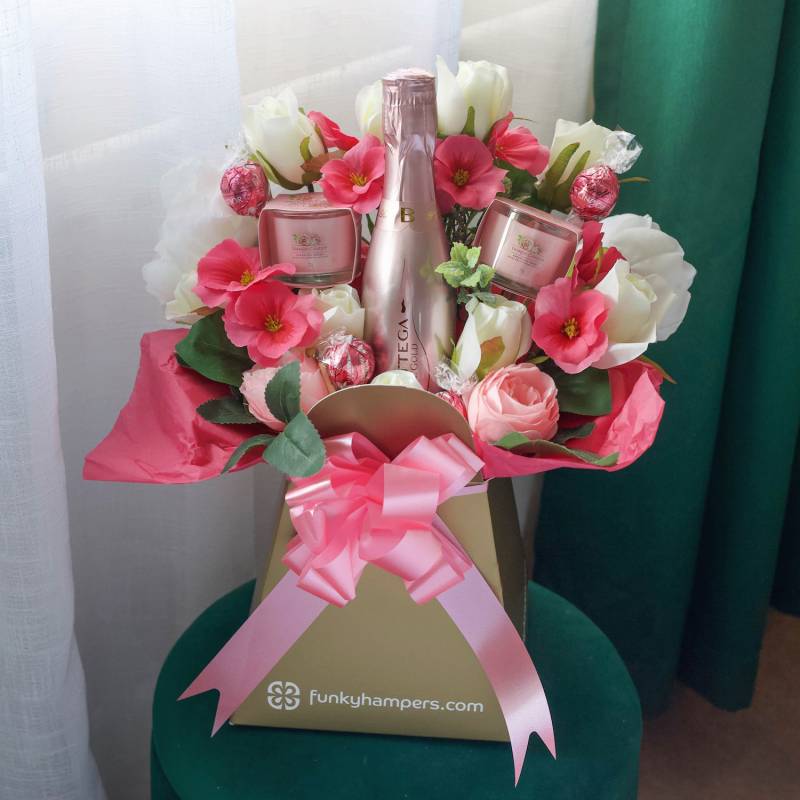 The Pink Elegance Yankee Candle and Prosecco Bouquet